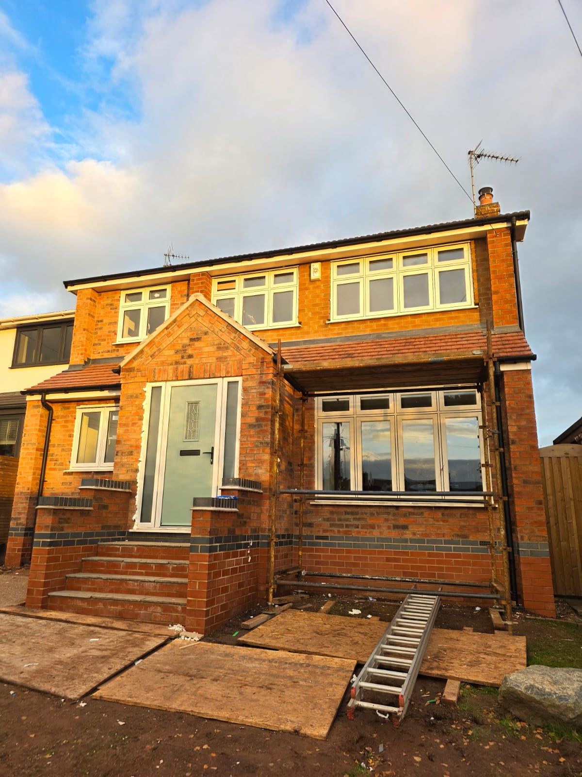 Extended and remodelled house in Lowdham, in evening light